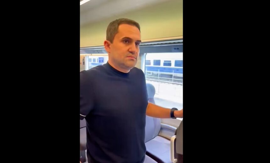 Ministrul Transporturilor călătorește surprinzător cu trenul spre Constanța: Vagonul de Clasa a 2-a este curat și modern. 1 video ministrul transporturilor calatorie surpriza cu trenul spre constanta vagonul cu care calatoresc la clasa a 2 a este curat si modern 6860167a07307