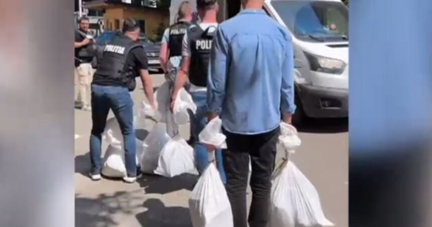 Motivul pentru care furtul a fost ușor la Poșta din Timișoara și ce suspiciuni există în prezent privind cei 10 milioane de lei. 1 video motivul pentru care a fost usor furtul celor 10 milioane de lei de la posta din timisoara si ce suspiciuni exista in prezent 683d2515b5afc