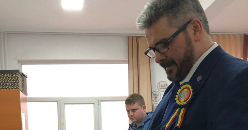 Motivul unui senator POT să ceară bani de chirie, deși stă în București: „Am 7 copii. Ai nevoie de loc de reculegere” 1 video motivul unui senator pot sa ceara bani de chirie desi sta in bucuresti am 7 copii ai nevoie de loc de reculegere 6862de7df0cc6