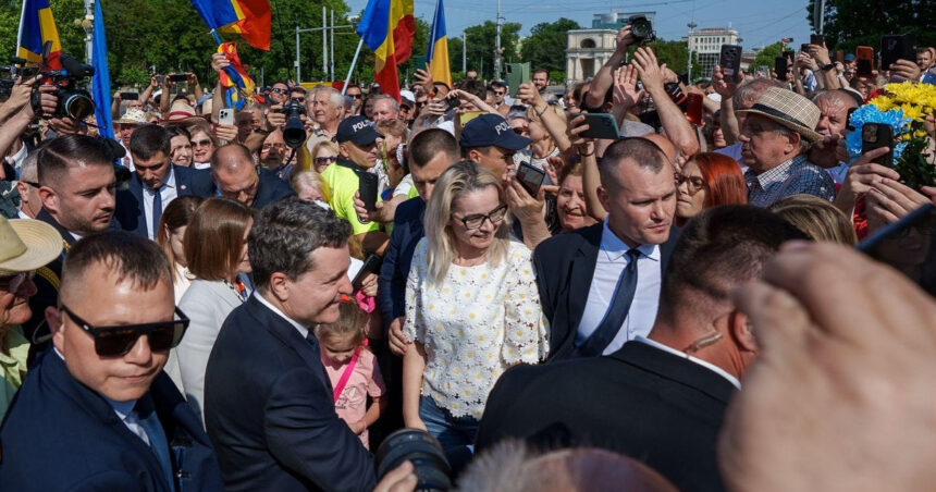 video nicusor dan baie de multime la chisinau presedintele a fost votat de peste 80 dintre basarabenii cu cetatenie romana 68489de5957cd