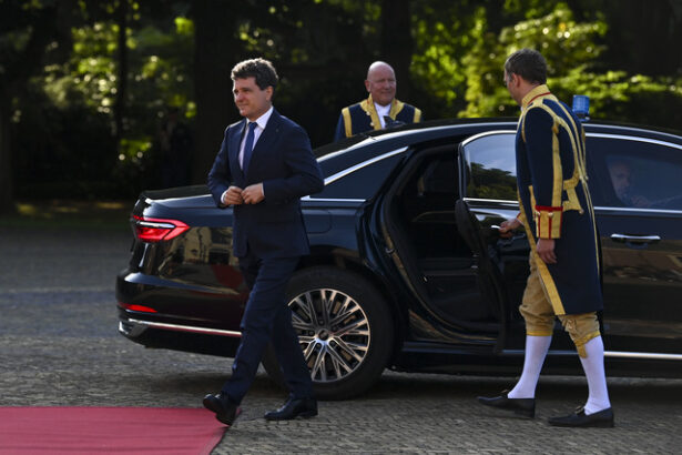 video nicusor dan in spatele lui trump la summit ul nato 685b0c392a5f9