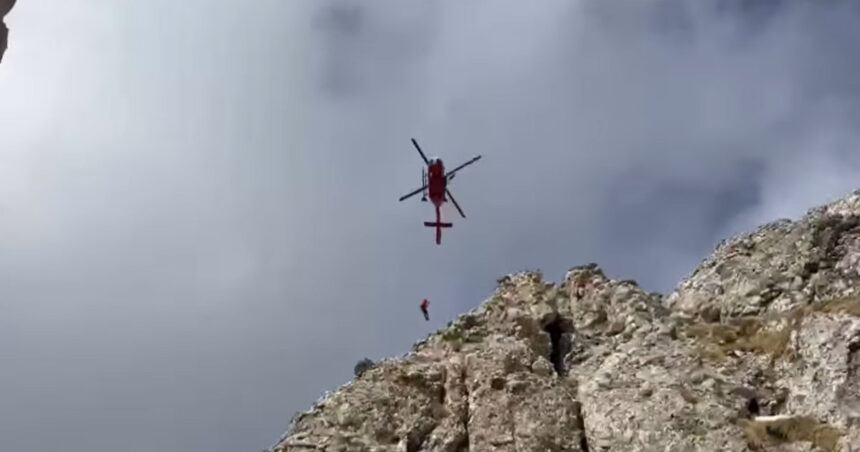 Patru alpiniști blocați în Munții Bucegi, intervenția Salvamont a durat 17 ore 1 video patru alpinisti ramasi blocati in muntii bucegi interventia salvamont a durat 17 ore 683c754b1d0db