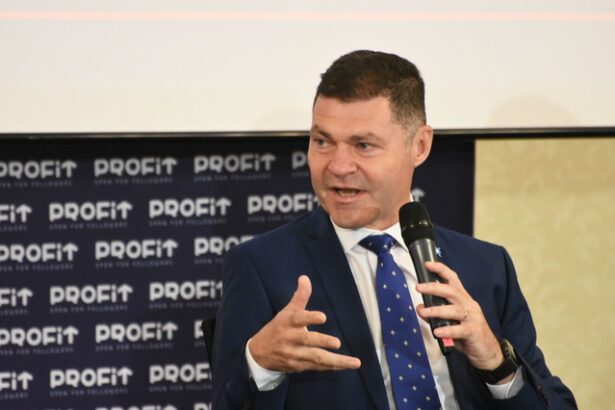 video profit ro piata de capital forum radu hanga presedinte bursa de valori bucuresti nu suntem in criza ca bursa folosim un context in care accentul se muta dinspre global spre local 684ac9c0eda56