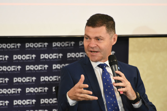 video profit ro piata de capital forum radu hanga presedinte bursa de valori bucuresti nu suntem in criza ca bursa folosim un context in care accentul se muta dinspre global spre local 684ac9c0eda56