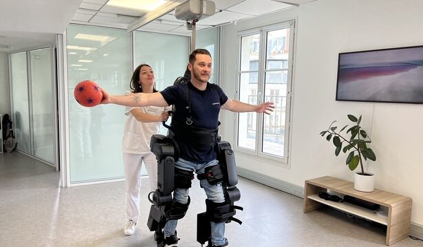 video renault investeste in exoschelete robotizate pe care le va introduce in productie 684296e81c57b
