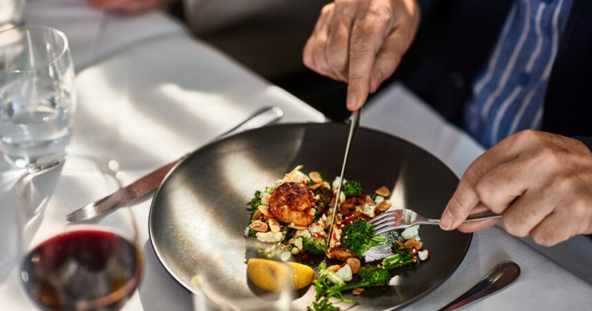 Românii ies mai rar la restaurant, iar sectorul HoReCa a înregistrat pierderi de 8% în primele luni ale acestui an. 1 video romanii ies mai rar la restaurant sectorul horeca a inregistrat pierderi de 8 numai in primele luni din acest an 6861270e23ff3
