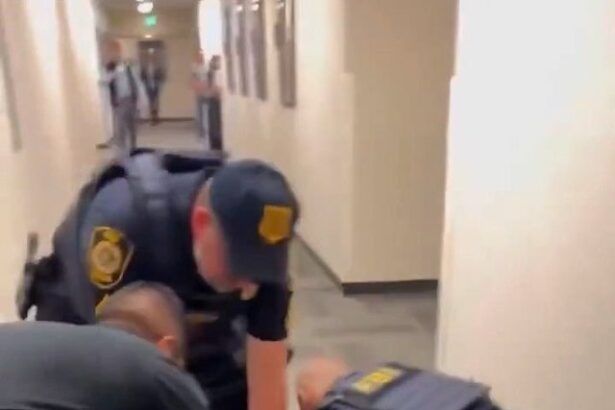 video scandal in sua senator american a fost dat afara pus la podea si incatusat 684b4bd3585d1