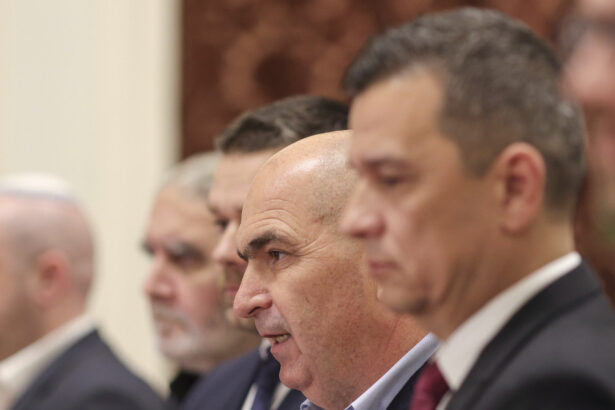 video sedinte decisive pentru formarea guvernului bolojan liderii coalitiei s au intalnit din nou duminica dimineata la negocieri 6857de785cacb