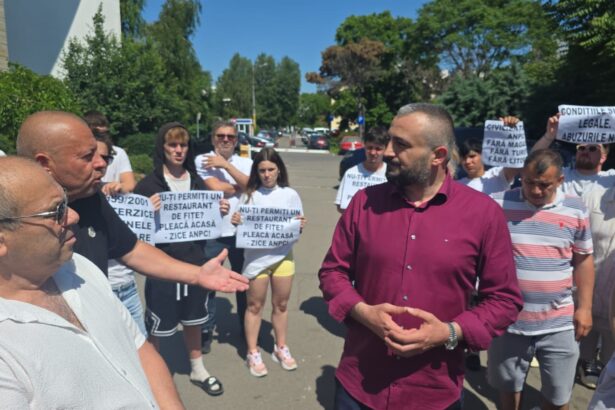 video senatorul aur nicolae vlahu alaturi de comerciantii protestatari din constanta situatia va fi analizata in comisia pentru abuzuri din senat 6842a4f73c2ef