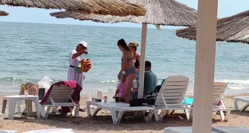 video sezonul abia a inceput dar comertul ambulant e deja in floare pe plajele din constanta 684ff01e1801b