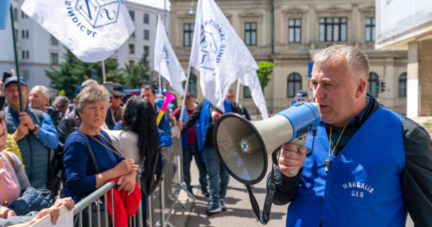 Sindicatele au ședință astăzi pentru a stabili noi proteste, din cauza ordonanței „austerității” 1 video sindicatele au sedinta astazi pentru a stabili noi proteste din cauza ordonantei austeritatii 686235bfda0d8