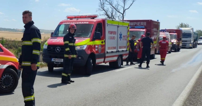 videofoto accident intre doua microbuze si un autoturism in bihor cinci persoane transportate la spital 68629bb202cbd