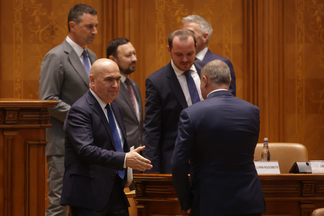 Bolojan, la votul noului Guvern: Cer scuze cetățenilor pentru situația în care am adus România. Fără populism, fără improvizație, fără privilegii! Dacă ne mai împrumutăm doar pentru cheltuieli, vom ajunge să nu mai plătim salarii și pensii. 1 videofoto bolojan la votul noului guvern cer scuze cetatenilor pentru situatia in care am adus romania fara populism fara improvizatie fara privilegii daca ne mai imprumutam doar pentru ch 68596714dee5c