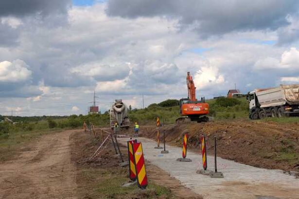 videofoto premiera erbasu a inceput asfaltarea pe tronsonul abandonat de bechtel si neatins 12 ani 684af06095313