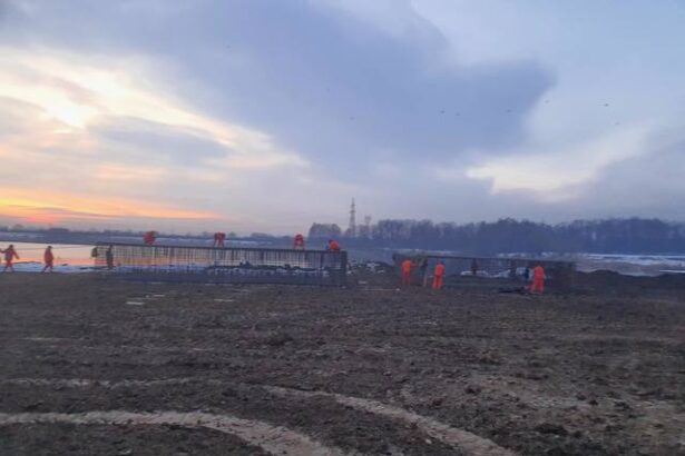 videofoto primele grinzi ridicate pe cea mai complexa structura de pe autostrada bucurestiului 68406ee420c76