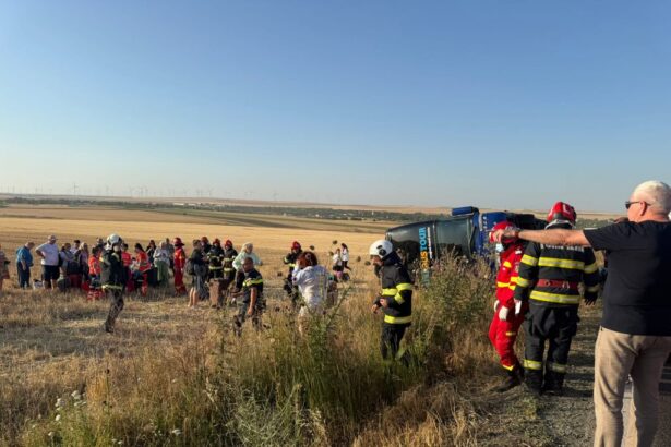 videogalerie foto a fost activat planul rosu in tariverde s a rasturnat un autocar in care se aflau mai multi ucraineni 685c2c47e8b19