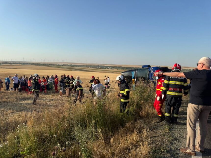 videogalerie foto a fost activat planul rosu in tariverde s a rasturnat un autocar in care se aflau mai multi ucraineni 685c2c47e8b19