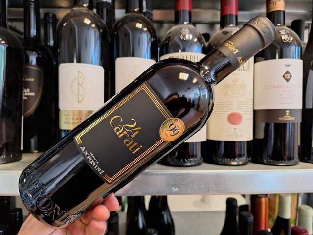 Vinul zilei: un roșu italian cotat cu 99 puncte Luca Maroni. Note de prune coapte, cireșe, vanilie, tutun și condimente fine, cu gust amplu și armonios. 1 vinul zilei un rosu italian cotat cu 99 puncte luca maroni note de prune coapte cirese vanilie tutun si condimente fine cu gust amplu si armonios 683fe242a6b29