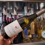 Vinul zilei: un Sauvignon Blanc de la o cramă din Italia, recunoscută pentru excelența în domeniul vinurilor. Note olfactive de mere verzi, ardei gras și agrișe, completate pe palat de citrice, mușețel și salvie. 2 vinul zilei un sauvignon blanc de la o crama din italia al carui nume este sinonim cu excelenta in domeniul vinurilor note olfactive de mere verzi ardei gras si agrise completate pe palat de citr 685ce3429c486