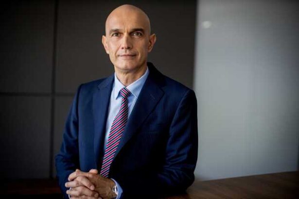 vladimir kalinov pleaca dupa 14 ani din functia de vicepresedinte retail al raiffeisen 685047dee8b04