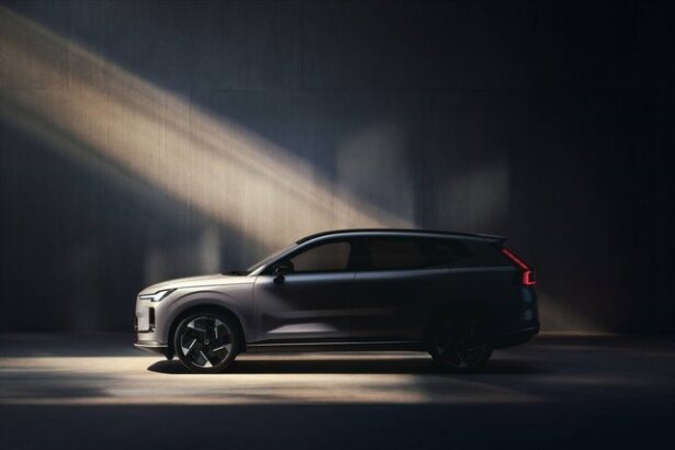 volvo xc70 va avea una dintre cele mai mari baterii in segmentul phev si motor produs de horse 68505cf951d0d