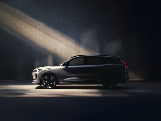 volvo xc70 va avea una dintre cele mai mari baterii in segmentul phev si motor produs de horse 68505cf951d0d