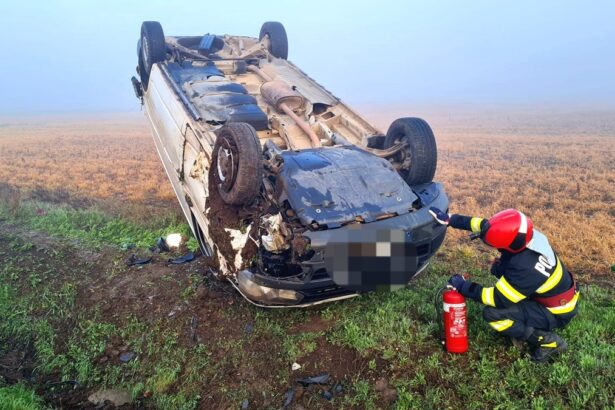 a intrat cu masina in sensul giratoriu de pe dn 39 si s a rasturnat soferul a fost depistat cu alcoolemie 686519b468a6e