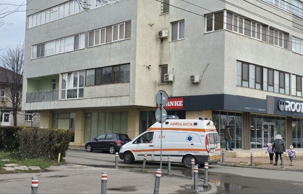accident cu doua masini aproape de capela militara din constanta doua persoane au ajuns la spital cu multiple traumatisme 6864f681a4ffa