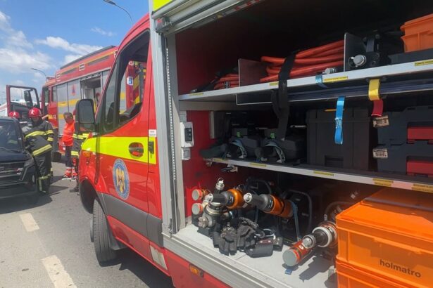 accident grav pe dn 22 in lumina sunt implicate trei masini mai multe echipaje de urgenta au fost trimise la caz 6880dab99948b