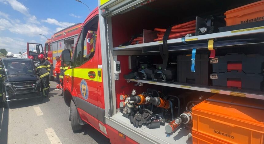 accident grav pe dn 22 in lumina sunt implicate trei masini mai multe echipaje de urgenta au fost trimise la caz 6880dab99948b