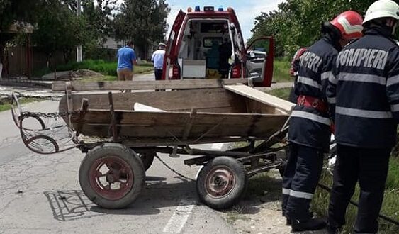 accident rutier in lipnita intre un autoturism si o caruta intervine elicopterul smurd 6867e3597af74