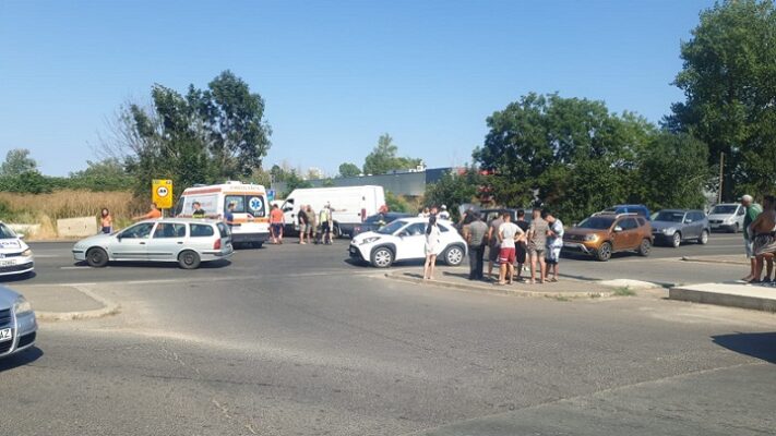 Accident rutier în zona Gării din Mangalia între o dubă și două autoturisme 1 accident rutier in zona garii din mangalia intre o duba si 2 autoturisme 687fb34f718e5