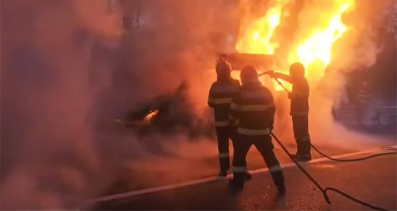 alerta la cogealac un autoturism a luat foc in centrul comunei 6875471293fa4