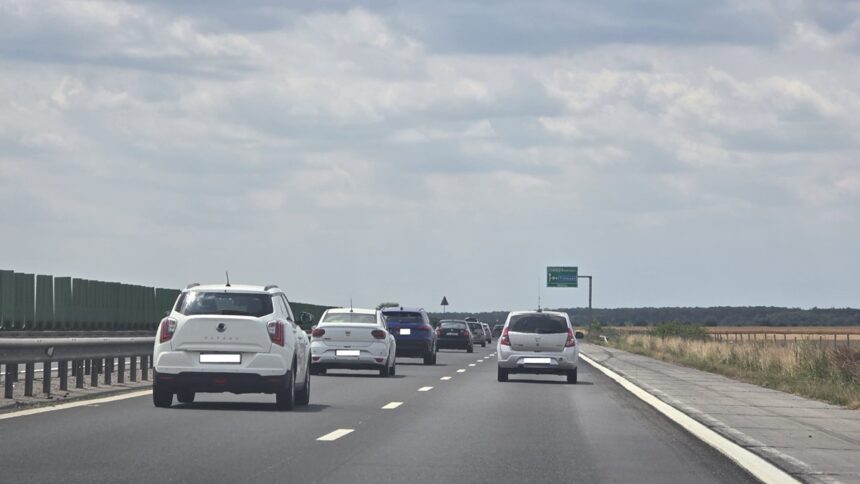 alerta traficul este oprit a2 si a fost deviat din cauza a trei incendii de vegetatie care se manifesta la limita autostrazii 686fddf8545d0