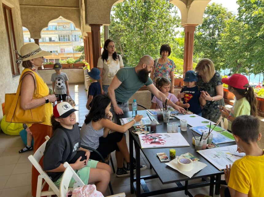 Ateliere de creație organizate de Muzeul de Artă Constanța: culoare, imaginație și povești spuse de copii 1 ateliere de creatie organizate de muzeul de arta constanta culoare imaginatie si povesti spuse de copii 6876a319ed43d