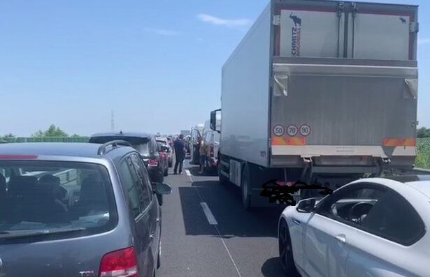 atentie soferi aglomeratie pe ambele sensuri de mers ale autostrazilor a2 si a4 6874e1013e179