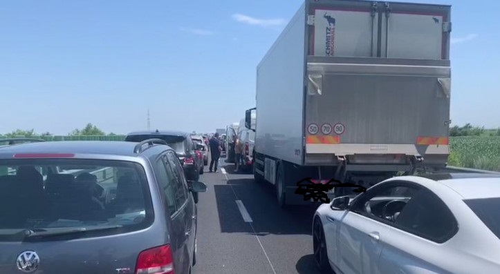 atentie soferi aglomeratie pe ambele sensuri de mers ale autostrazilor a2 si a4 6874e1013e179
