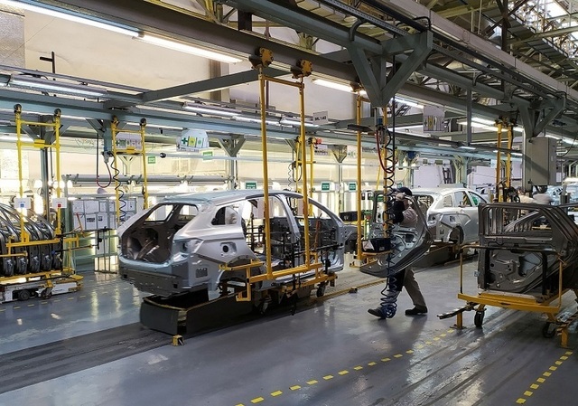 avtovaz cel mai mare producator auto din rusia ia in calcul sa reduca saptamana de lucru la patru zile pe fondul scaderii vanzarilor si al concurentei chineze 68812801945c3