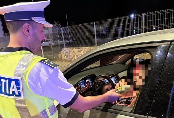 beat la volan un sofer a intrat cu masina in gardul unui imobil in vadu oii 6873b64ce98d7