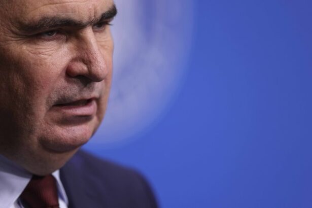 bolojan si a numit ca director de cabinet o tanara liberala fosta membra in ca uri la companii de stat din energie si sefa la posta romana 686d4c677ca2b
