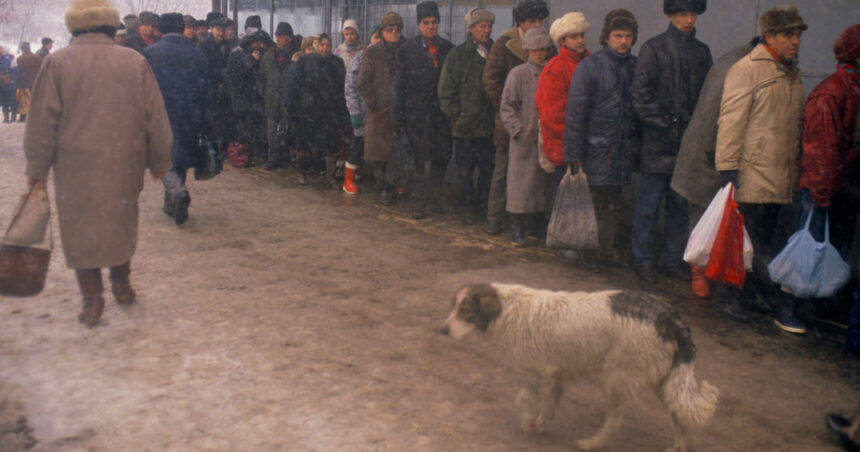 Bucureştiul anului 1989 surprins cu camera ascunsă. Imagini inedite care nu au mai fost prezentate până acum în țară 1 bucurestiul anului 1989 filmat cu camera ascunsa filmari inedite care nu au mai fost prezentate pana acum in tara 6888a602c821a