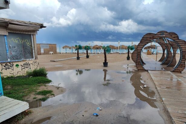 canicula vijelii cu descarcari electrice si grindina in dobrogea spun meteorologii vezi aici cand ploua la malul marii 6874ba747555e