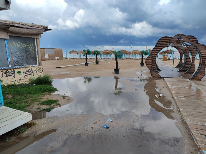 CANICULĂ, vijelii cu DESCĂRCĂRI ELECTRICE și GRINDINĂ în Dobrogea, conform meteorologilor! Află când plouă la malul mării. 1 canicula vijelii cu descarcari electrice si grindina in dobrogea spun meteorologii vezi aici cand ploua la malul marii 6874ba747555e