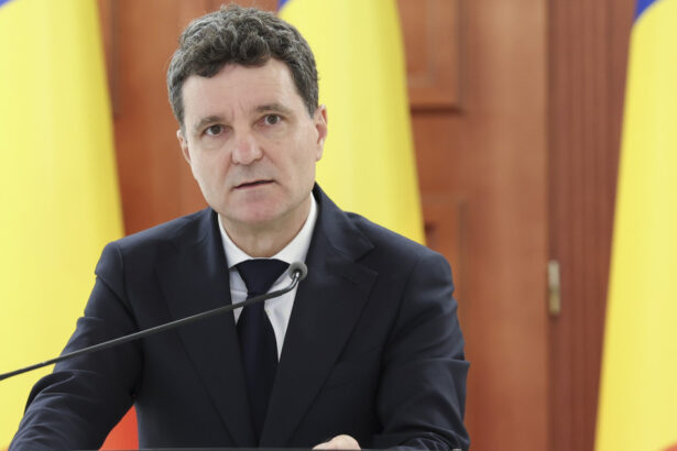 cata incredere mai au romanii in nicusor dan si george simion la aproape doua luni de la alegeri ce politician le ameninta pozitia 6870f90a97ee5