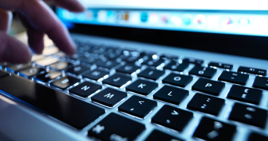 Numărul românilor care afirmă că au participat recent la acțiuni politice online (sondaj INSCOP) 1 cati romani declara ca au participat recent la actiuni politice pe internet sondaj inscop 687dfa546c6a1