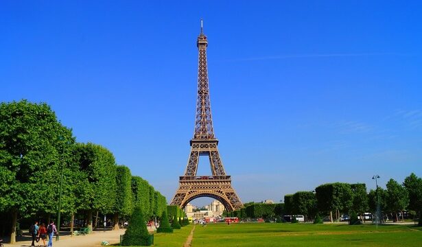 cel mai inalt nivel al turnului eiffel inchis din cauza caldurii extreme 6865134483af8