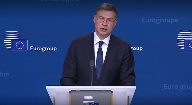comisia europeana pachetul de masuri de ajustare bugetara reprezinta un pas important si pozitiv pentru respectarea obiectivelor de deficit vom veni cu o evaluare in toamna 686d10f8deb81