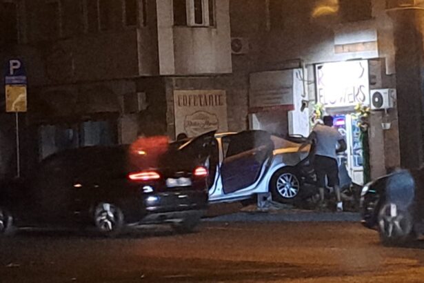 constanta accident in intersectia de la capitol un autoturism a ajuns pe trotuar 688930b17b10e