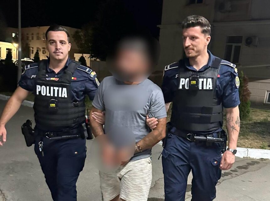 constanta un hot amator care a furat bunurile unui batran aflat pe plaja si a furat 2 000 de lei dintr un magazin din mamaia prins de politisti 686cea1856631