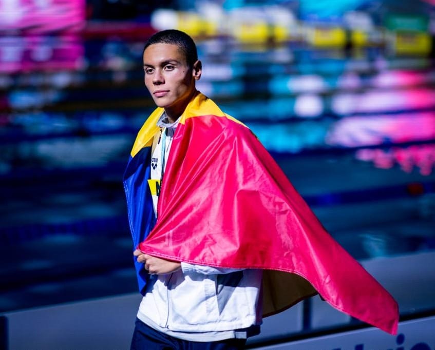 David Popovici câștigă medalia de aur la proba de 200 metri liber la Campionatele Mondiale de natație din Singapore 1 david popovici medalie de aur la 200 metri liber la campionatele mondiale de natatie din singapore 6888aeb1ee522